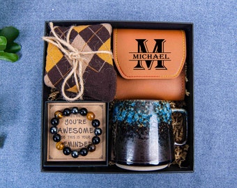 Caja de regalo para hombre / Taza estrellada, pulsera, calcetines y kit de manicura