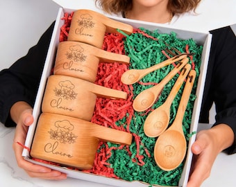Personalized Wooden Measuring Cups & Spoons Baking Kit – Festive Christmas Gift Box for Bakers, Mother, or Her