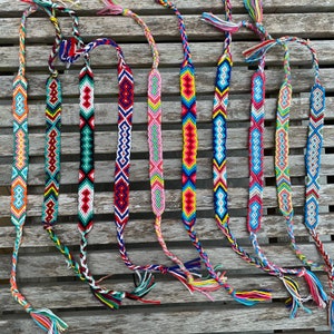 Pulseras de la amistad hechas a mano - Regalo único / Pulseras de la amistad / Macramé / Boho / Ajustables / Anudadas a mano / Hippie / MicroMacramé