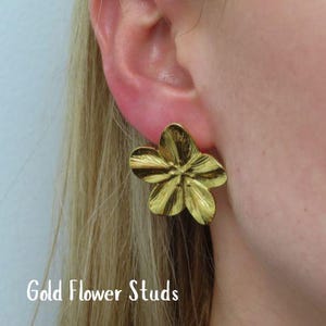 Pendientes grandes de flor de oro premium, chapados en oro de 18 quilates, joyería de moda para mujer, pendientes llamativos de acero inoxidable de verano.
