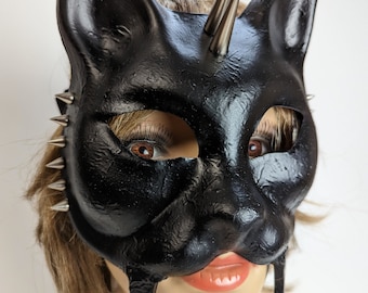 Cat mask with rivets in black