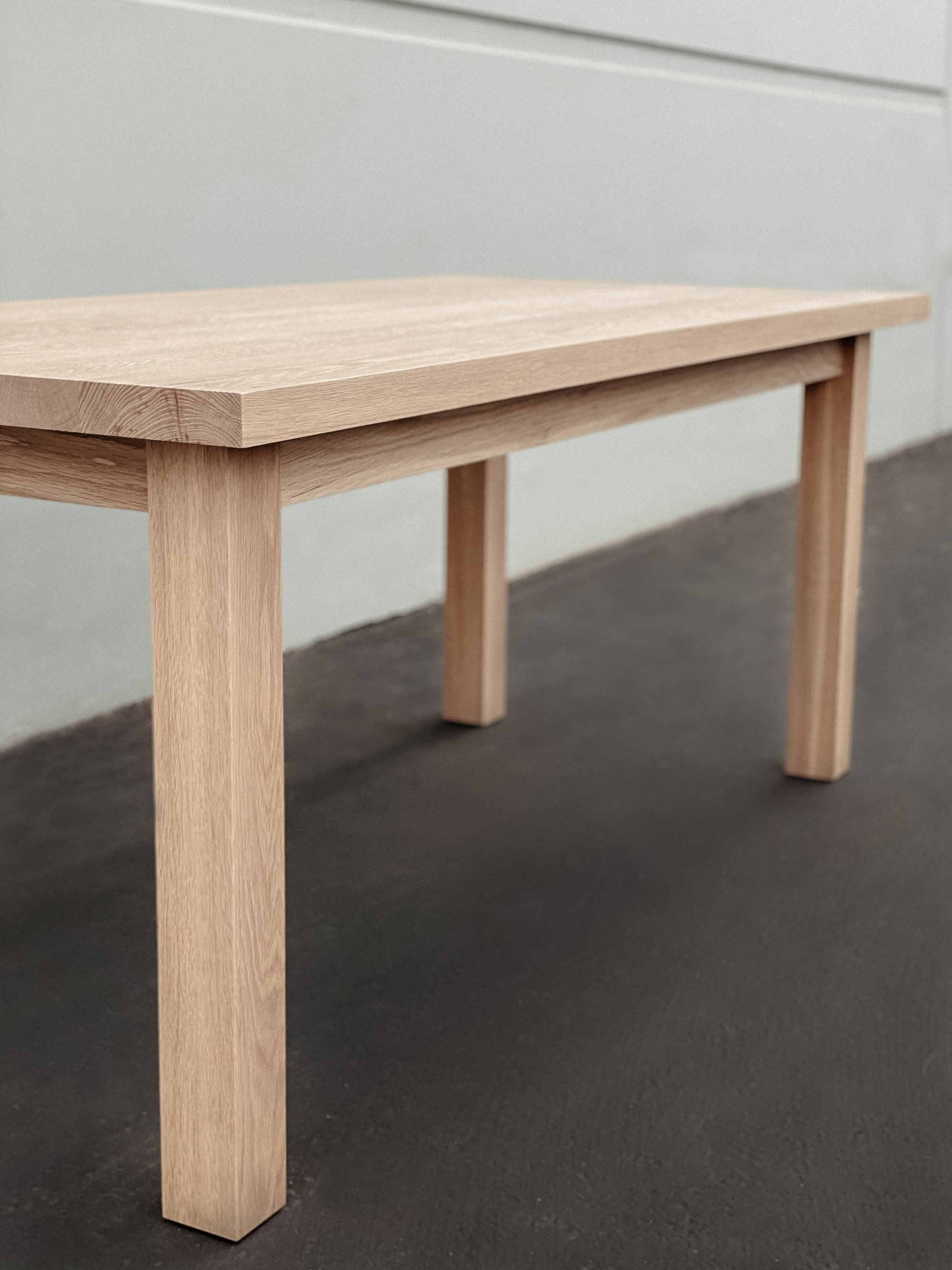 Saeko Round Dining Table, Oiled Wood & Oak legs