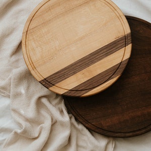 CUSTOM: Handmade Round Solid Wood Cutting Board w/ Juice Grooves in Maple or Walnut Butcher Block, Cheese Board, Charcuterie Board afbeelding 1