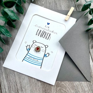 ANGEBOT Steinbild Gruß- und Glückwunschkarte, Postkarte A6 + Umschlag, „Ein bärendicker Drücker für dich“ mit rotem Herz auf Minikieselstein