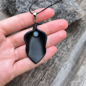 Ciondolo yoni nero, gioielli per le labbra, collana per la vulva