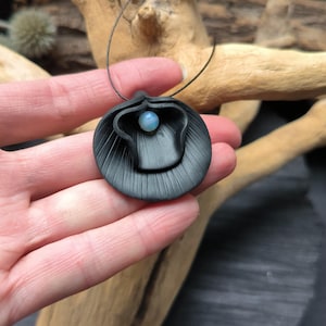 Ciondolo yoni nero, gioielli per le labbra, collana per la vulva