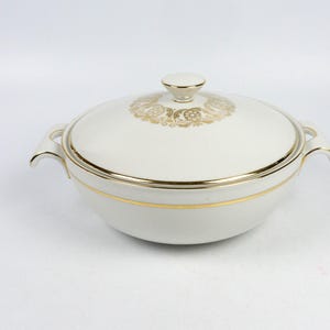 Small soup tureen or bowl with lid, vintage, with gold rim, fine porcelain by PMR Jaeger and Co, Bavaria Germany