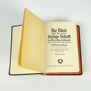 Bibbia d'epoca, rilegatura in pelle, buone condizioni, con dedica del 1957 e note personali