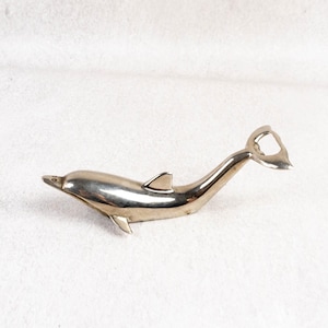 Vintage flesopener in de vorm van een dolfijn, metaal zilver, 18 cm, 2-in-1 flesopener & dop, retro, mid-century, cadeau voor mannen