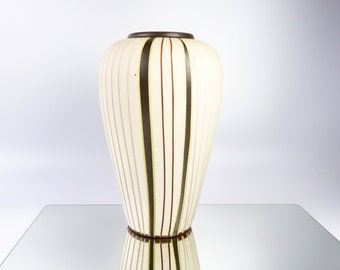 Sawa, XL Bodenvase, beige Retro Blumenvase mit Ritzdekor und verschiedenen Farben, 35 cm hoch Handarbeit, 1960er, Bodenmarke 246/35