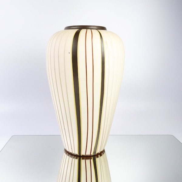 Sawa, XL Bodenvase, beige Retro Blumenvase mit Ritzdekor und verschiedenen Farben, 35 cm hoch Handarbeit, 1960er, Bodenmarke 246/35