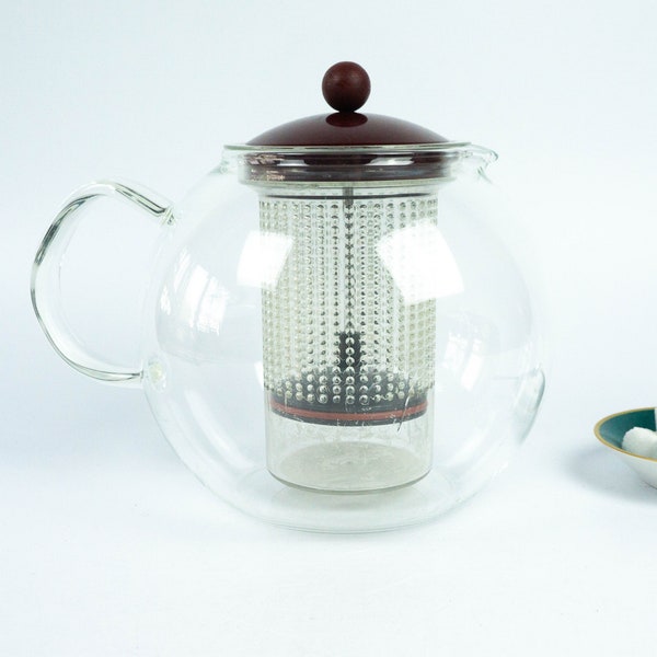 XL teapot from Bodum made of glass, with a dark red lid, vintage, so used