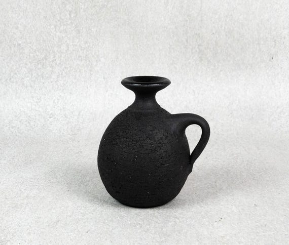 小さな花瓶、茶色の陶器、高さ10 cm、非常に粗い、小さくてずんぐりと