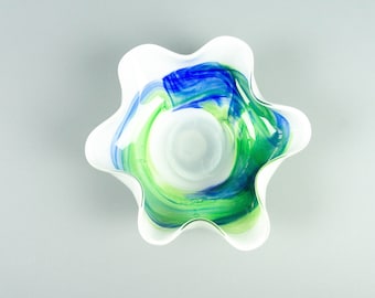 Glasschale, relativ schwer, Konfektschale, in der Art einer Muranoschale, weiß mit blau und grün, Aufbewahrungsschale