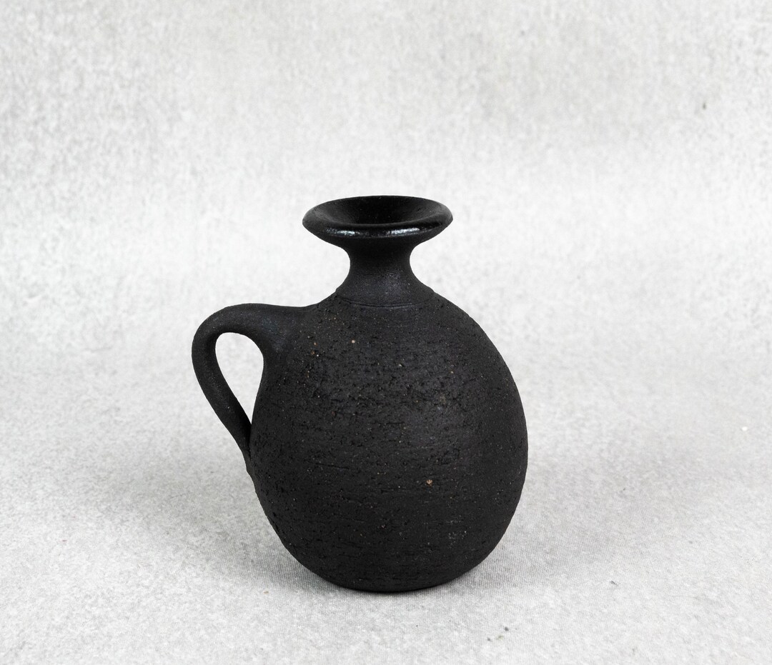 小さな花瓶、茶色の陶器、高さ10 cm、非常に粗い、小さくてずんぐりと