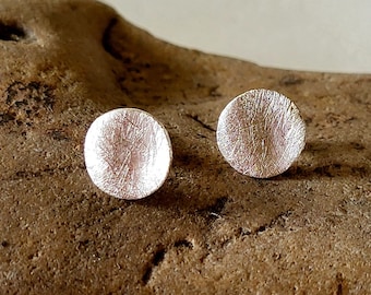 Round stud earrings, 925 sterling silver, brushed, wavy, round stud earrings, circle