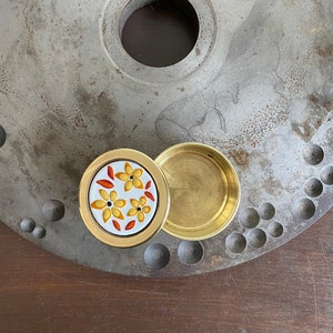 Vintage Mini Brass Floral Trinket Box, Vintage Brass Box, Brass Trinket Box, Floral Trinket Box, Brass Enamel Trinket Box, Brass Pill Box