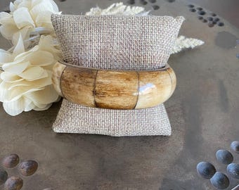 Brazalete Boho de hueso de camello y latón, pulsera vintage de hueso natural, brazalete artesanal con estilo rústico (BB-101)