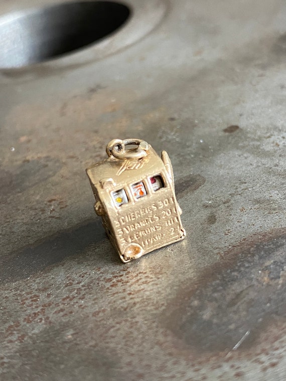 Vintage 14kt Gold 3D Slot Machine Charm, Travel C… - image 4