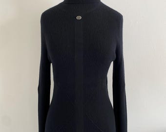 Autentico maglione a collo alto a coste CHANEL nero 100% cashmere / Bottone CC color canna di fucile / Taglia 48