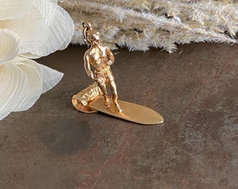 Vintage 14K Gold Surfer Charm, Retro Surfboard Pendant, Surfer Style Jewelry, Coastal Beach Jewelry, Catching Waves(JPJ-64)