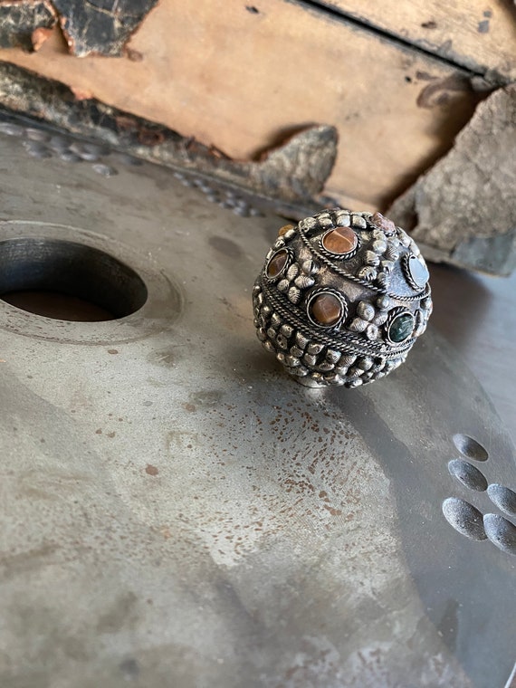 Vintage Tibetan Tiny Round Gemstone Trinket/Ring … - image 3