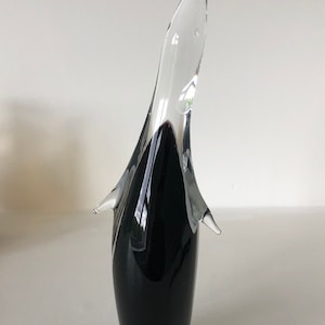Art Glass figurine penguin? Seal? one chip at top tip, otherwise excellent