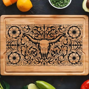 Patroon voor een schedel van een longhorn-hoorn in bewerkt leer (SVG, PNG, DXF), Leerbewerking (SVG), Westers bloemmotief, Snijbestand voor Cricut en Silhouette