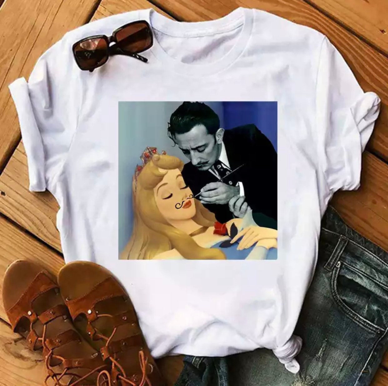 Discover Prinzessin schlafen Schönheit zeichnen T-Shirt