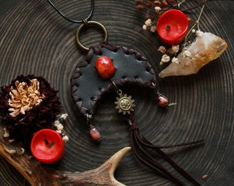 Sleeping moon pagan necklace, genuine leather, Adjustable necklace, agate stone, Druid accessory, Forest witch pendant, witch accessories