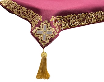 Altaarbekleding geborduurd met goudkleurige metalen draden, orthodoxe altaarkleed heilige tafel, christelijke tafelbekleding, machinaal handwerk