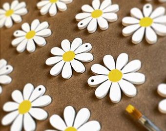 Wooden Daisies - 10 handpainted wooden daisy decorations