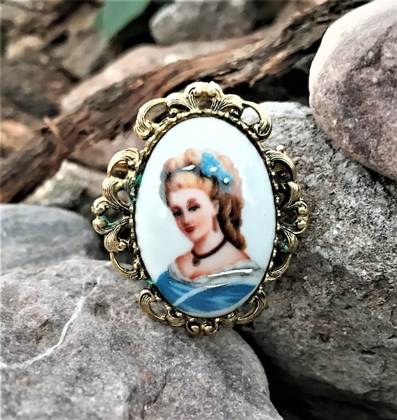 1950's Era, Brass Tone, Limoges, Cameo Brooch Feat