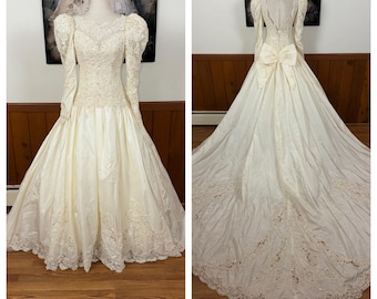 Atemberaubendes Vintage 90er Jahre Mori Lee Brautkleid in Kathedralen Länge