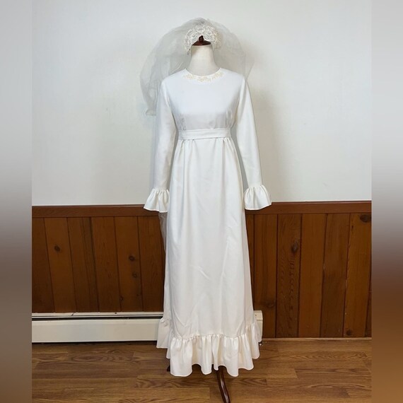 Darling Vintage 1960s/70s Ruffle Trim Wedding Gow… - image 3