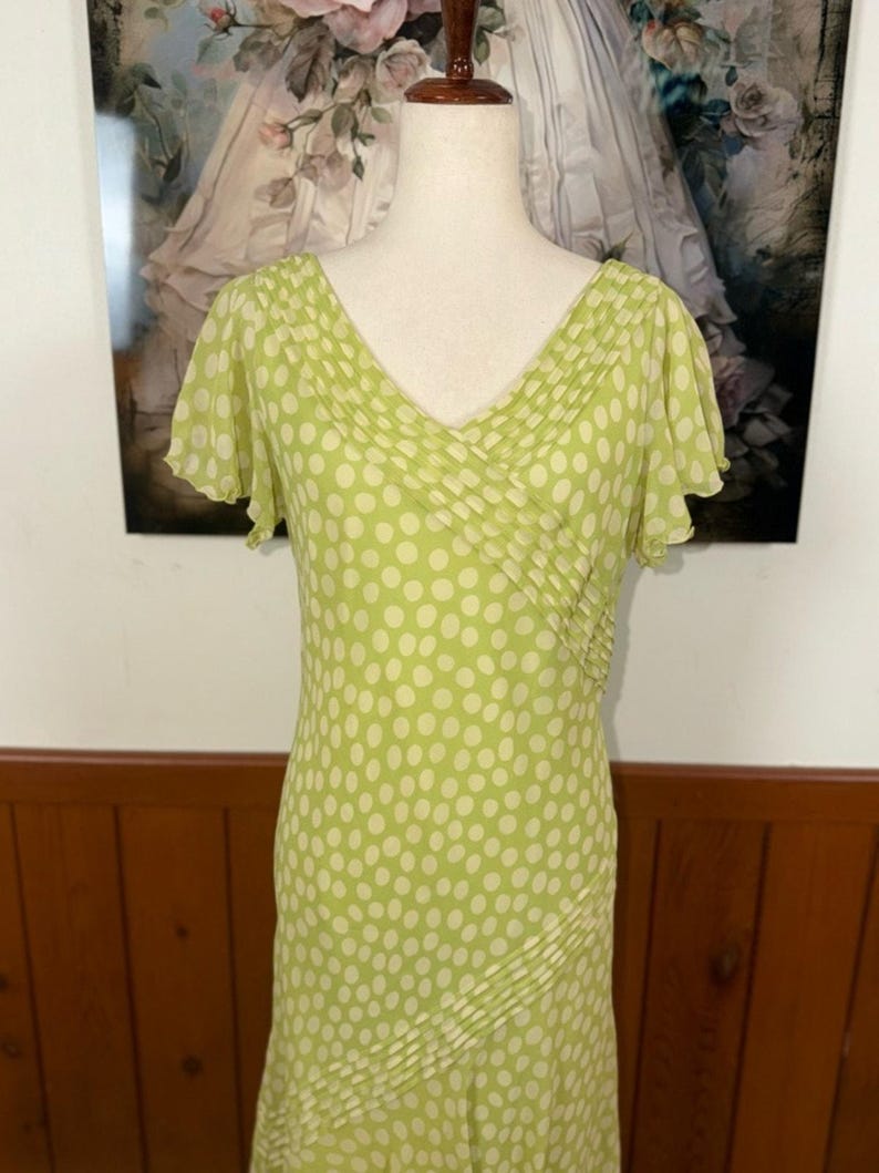 Hübsches Vintage 90er Jahre Adrianna Pall Seidengrünes Polka Dot Asymmetrisches Kleid Bild 3