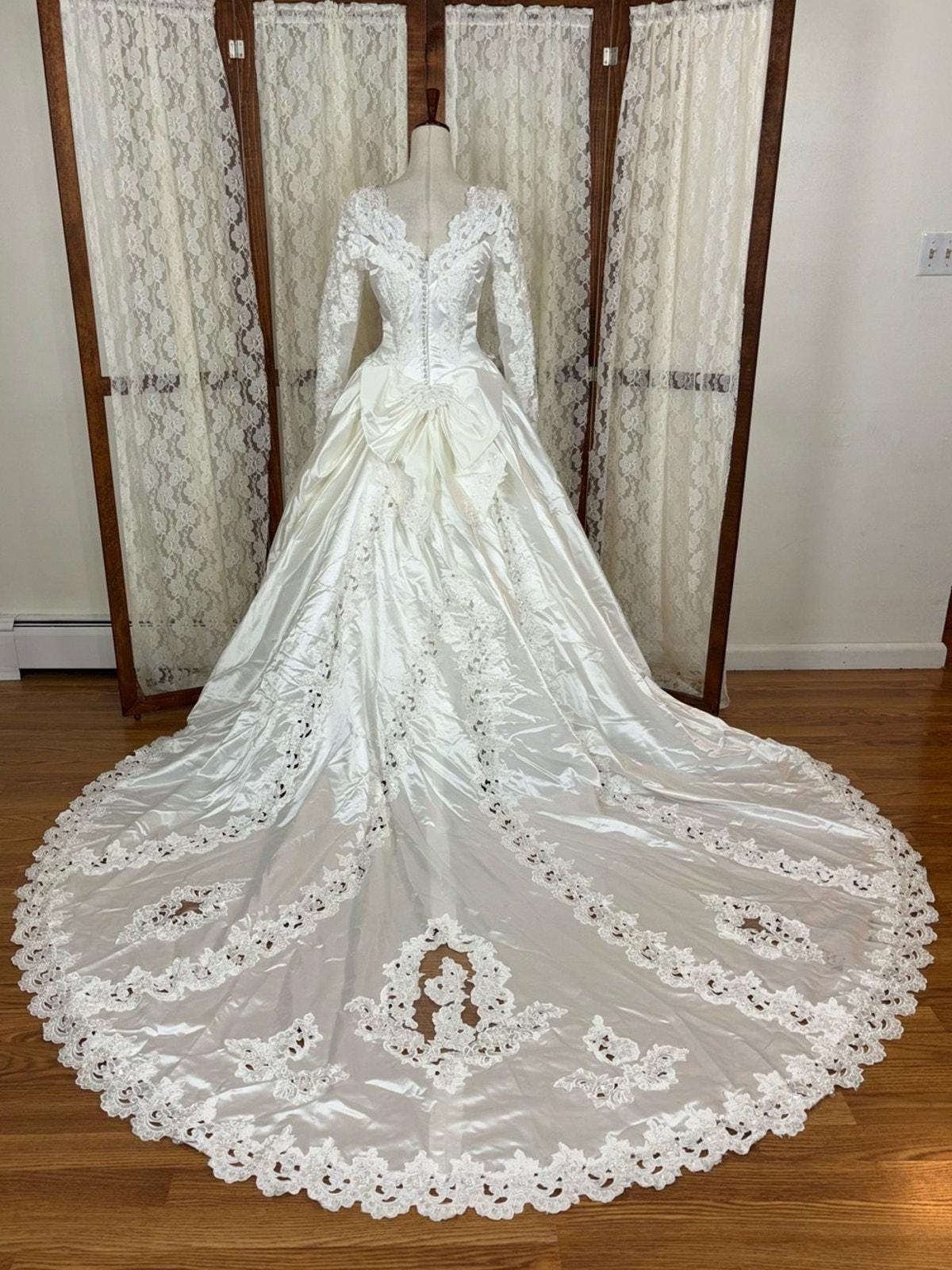 Demetrios wedding dress - Etsy 日本