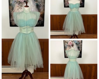 Fabuloso vestido y chaqueta de fiesta de tul verde menta vintage de los años 50