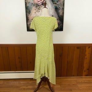 Hübsches Vintage 90er Jahre Adrianna Pall Seidengrünes Polka Dot Asymmetrisches Kleid Bild 6