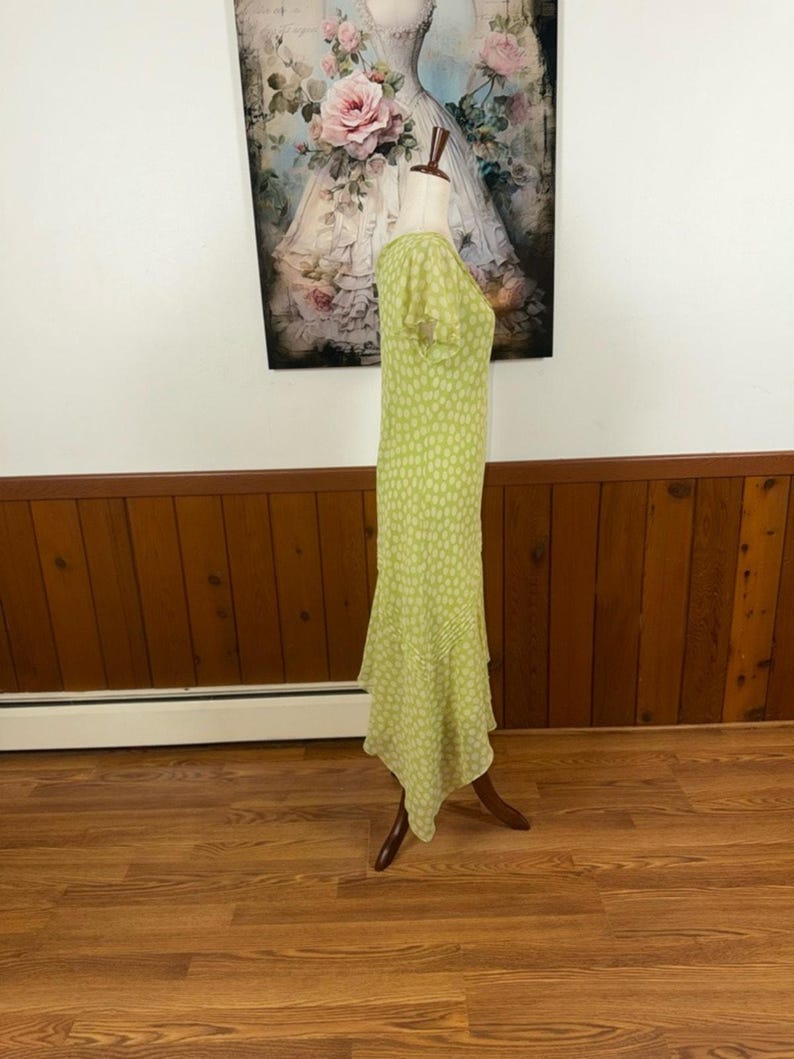Hübsches Vintage 90er Jahre Adrianna Pall Seidengrünes Polka Dot Asymmetrisches Kleid Bild 5