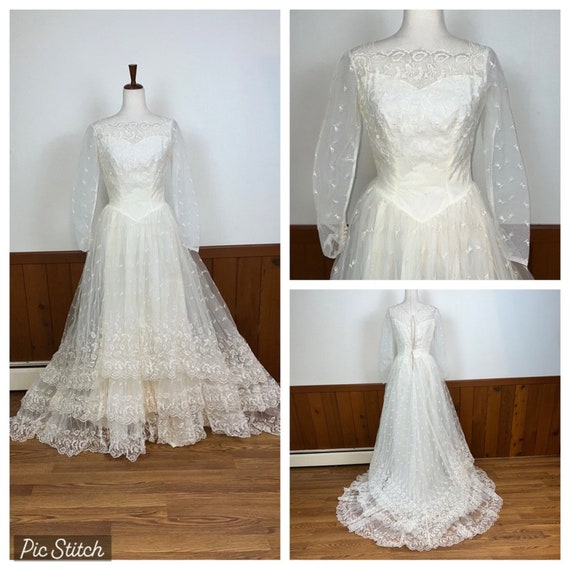 Stunning Vintage 1950s Allover Lace Wedding Gown!