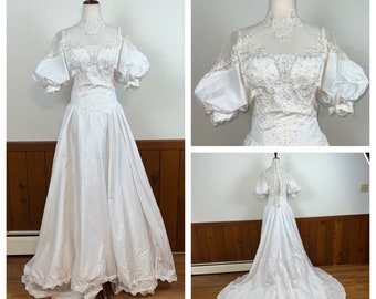 Beautiful Vintage 90s Drop Shoulder Wedding Gown!