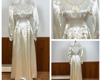 Stunning Vintage 1940s/50s Liquid Satin Wedding Gown!