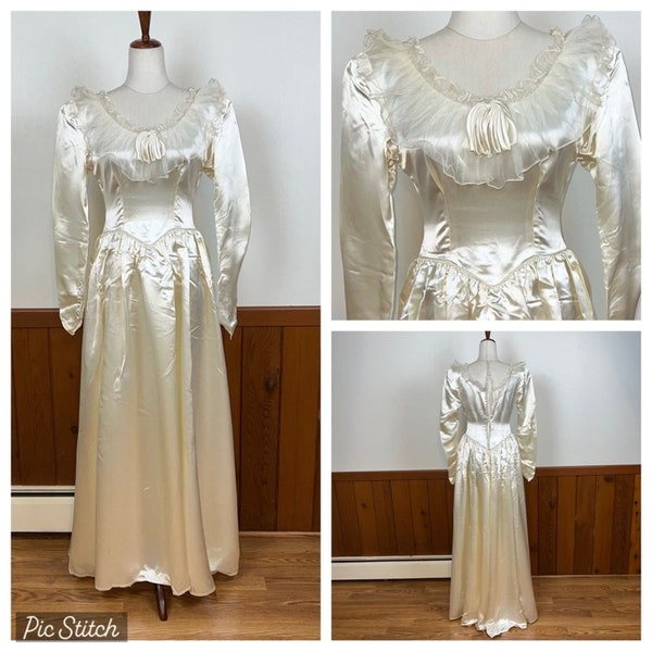 Stunning Vintage 1940s/50s Liquid Satin Wedding Gown!