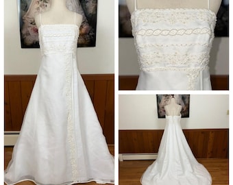 Hermoso vestido de novia vintage de los años 90 con cintura imperio y organza.