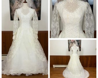 Fabelhaftes Vintage 70er Jahre Brautkleid mit Stehkragen