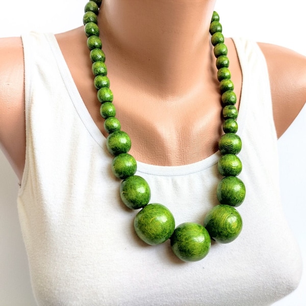 Green big bead necklaces for women,Large bead necklace,Simple boho wooden necklace,Bold necklace,Wood bead necklace,Chunky bead necklace