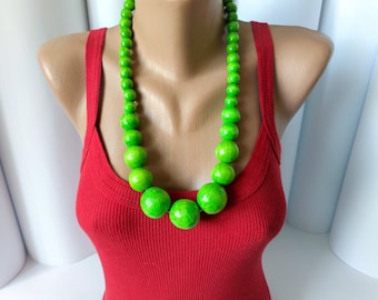 Bright green long wood bead necklace,Wooden Big bold necklace,Chunky necklace,Large bead necklace,Simple wooden necklace,Wood bead necklace