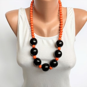 Oranje zwarte houten ketting, lange houten kralen ketting, dikke kralen ketting, houten ketting, houten kralen ketting, lange kralen ketting, houten sieraden