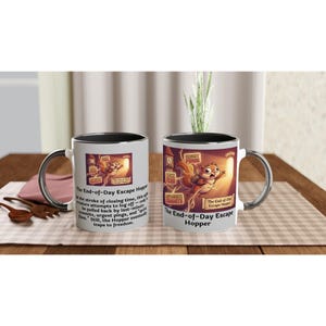 Könnte beinhalten: Zwei Keramikbecher mit schwarzem Innenraum und silberfarbenen Griffen. Jeder Becher zeigt ein Cartoon-Eichhörnchen mit dem Text "The End-of-Day Escape Hopper". Ein Becher hat zusätzlichen Text.